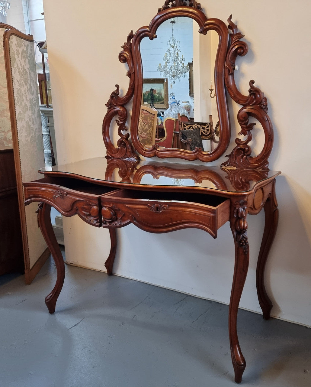 Walnut Parisian late 19th Century dressing table with mirror. Also has a glass top for protection, mirror moves and has drawers with key and working locks. In good original detailed condition.