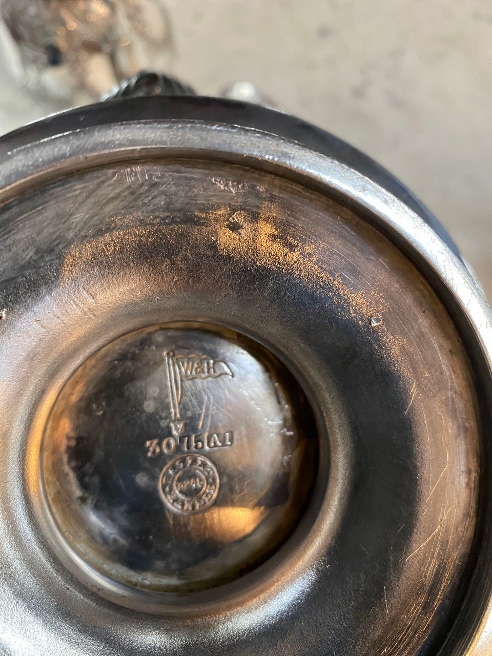 Amazing Quality Sheffield Plate Tea & Coffee Service By Walker & Hall
Gorgeous heavy quality Sheffield plate, tea & coffee service with lion finials.
The set is of the highest quality & has beautiful fine chasing & repoosse work. In very good original condition