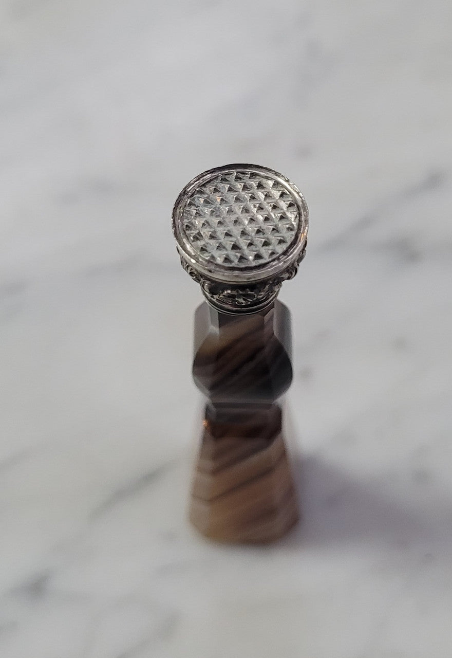 Stunning French banded Agate and silver wax seal. In good original condition please view photos as they form part of the description.