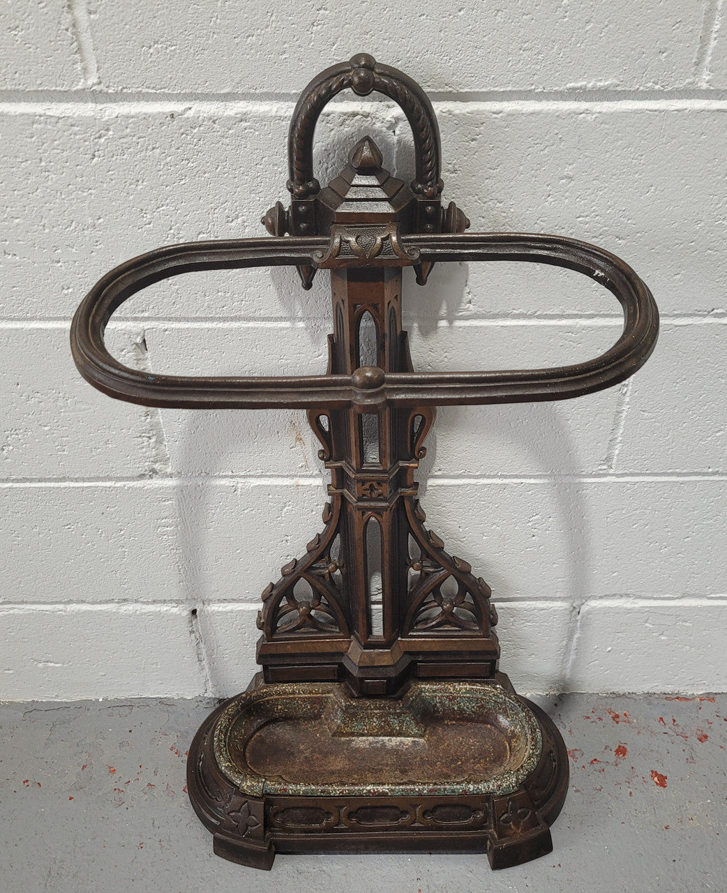 Victorian Gothic style cast iron umbrella stand. In good original detailed condition.