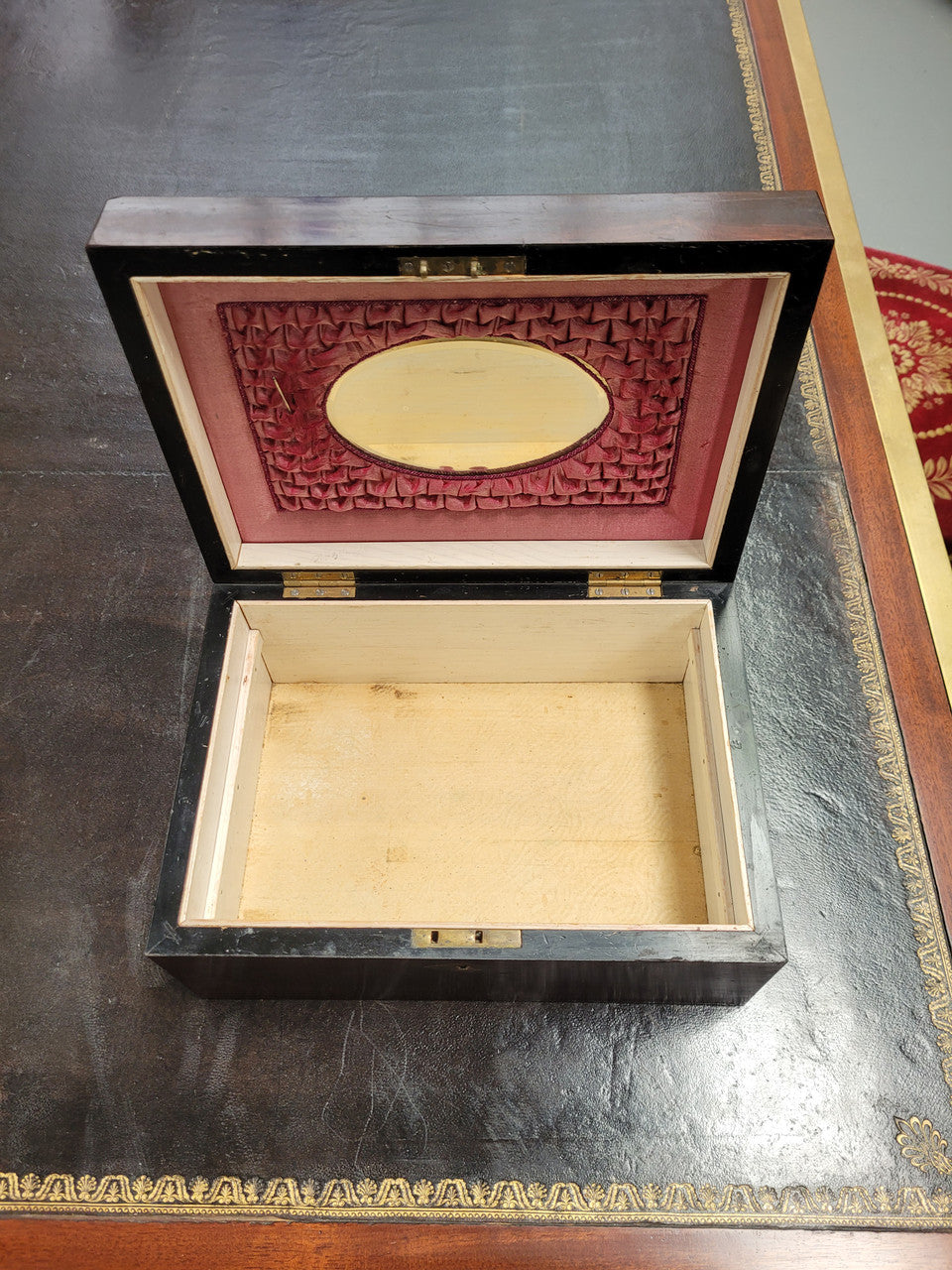 Superb Victorian Inlaid Walnut & Amboyna Jewellery Box. Also has mother of peral and metal, once opened it has a mirror on the lid. It also comes with a key to lock the box, it is in very good original condition.
