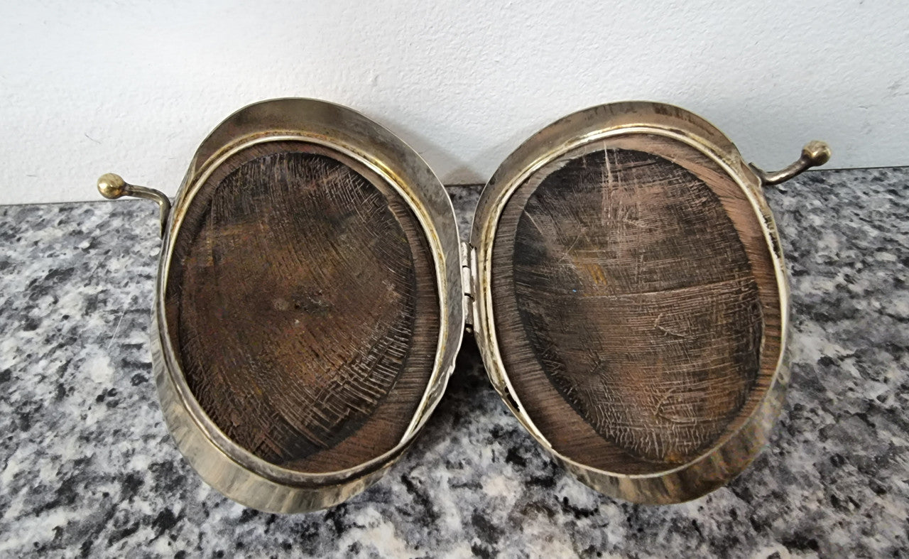 Vintage inlaid horn and EP silver purse . In good condition please view photos as they help form part of the description.