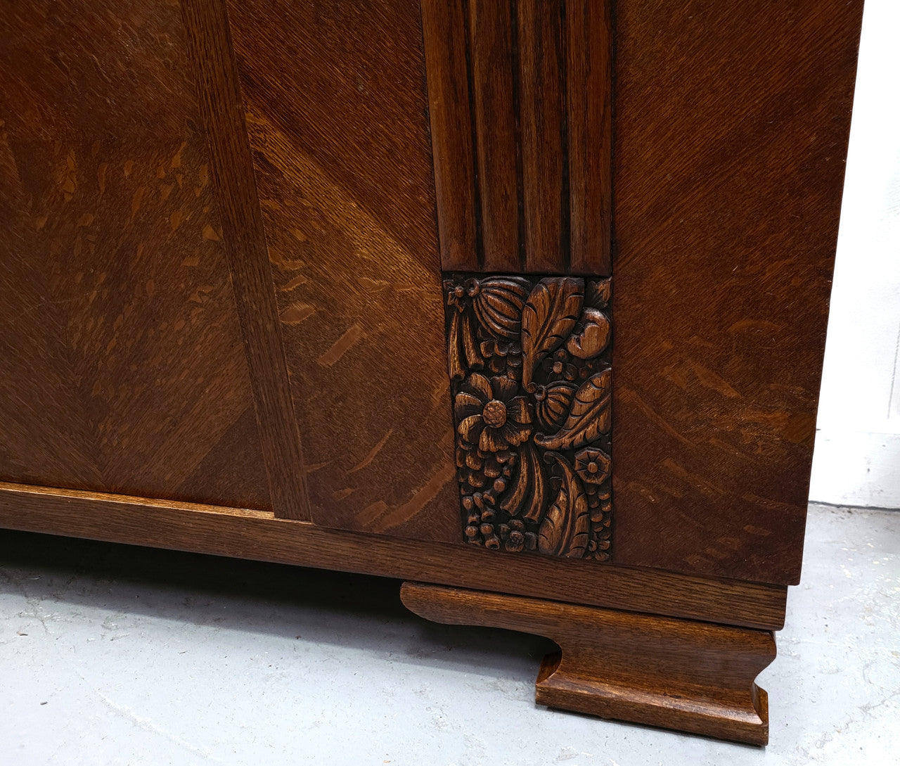Stylish French Art Deco Oak bookcase with heaps of storage space and shelves. Middle section has two glass display doors. In good original detailed condition.