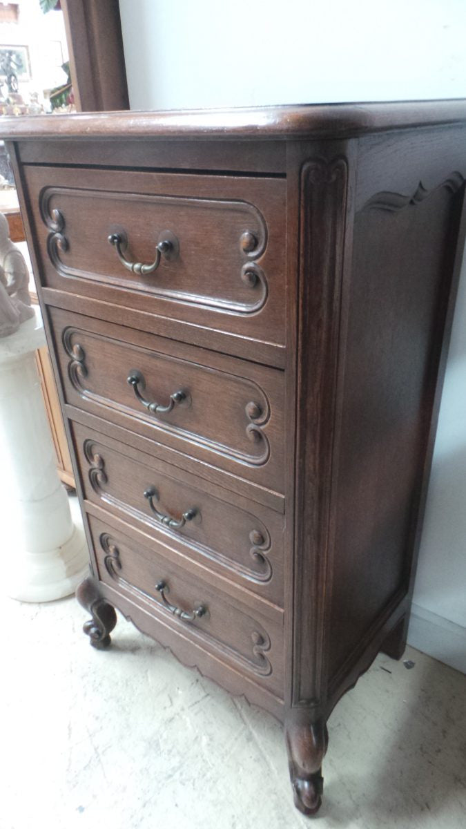 A beautiful French petite Oak carved chest of drawers. It comes with four drawers and plenty of room. It is in very good original condition. Ideal for smaller spaces or apartments.