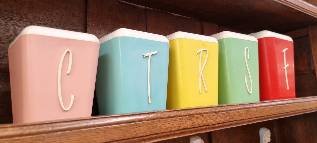Retro Set of 5 plastic canisters for your kitchen in great colors. All in good original condition.
