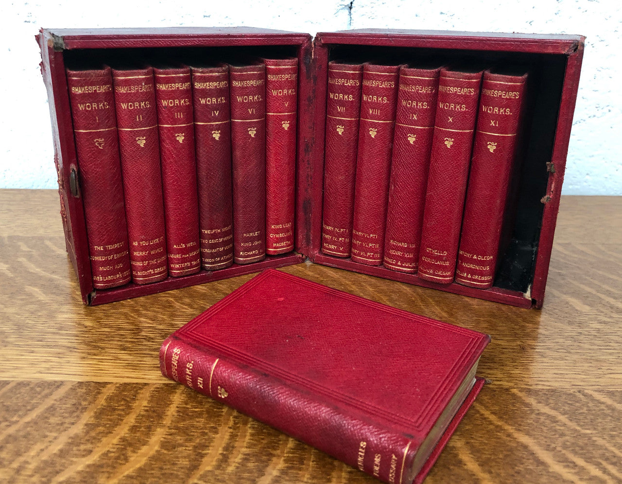 Late Victorian Boxed Collection Shakespeare's Works In Twelve Volumes