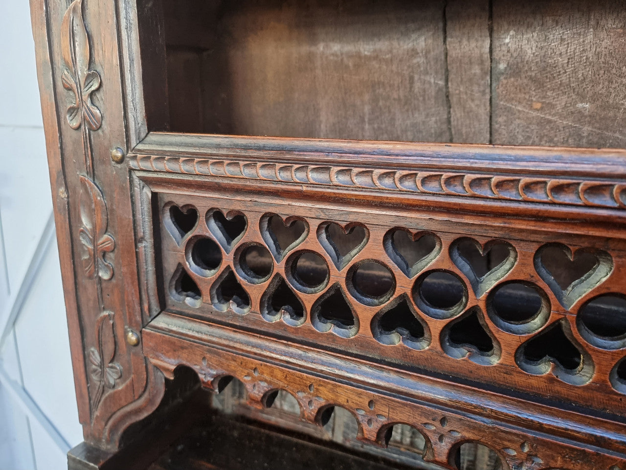 Absolutely stunning French early 18th century kitchen dresser/Vaisselier with beautiful carving and cupboards for storage . The top carved section has four shelves for display and is in good original detailed condition.