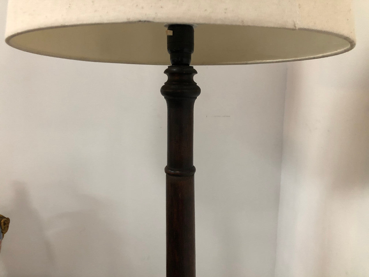 Oak Tudor style standard lamp that has been rewired and has a foot switch. In good original condition.
Please note lampshade shown in photos is not included.