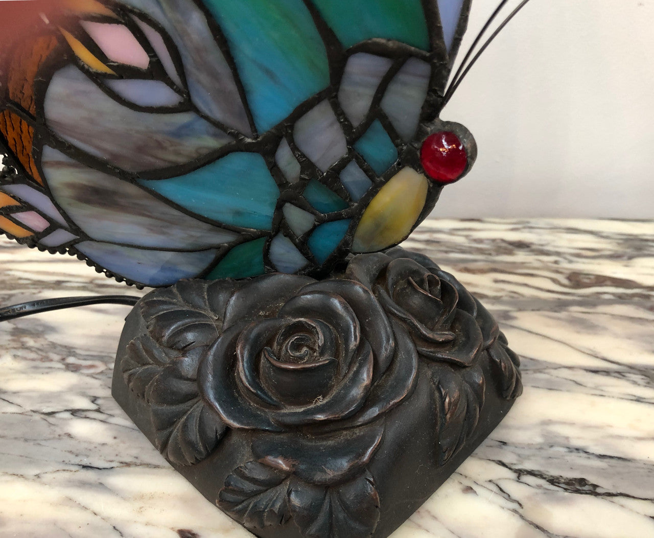 Beautiful Tiffany style Butterfly table lamp, it is in good working order with no damage.