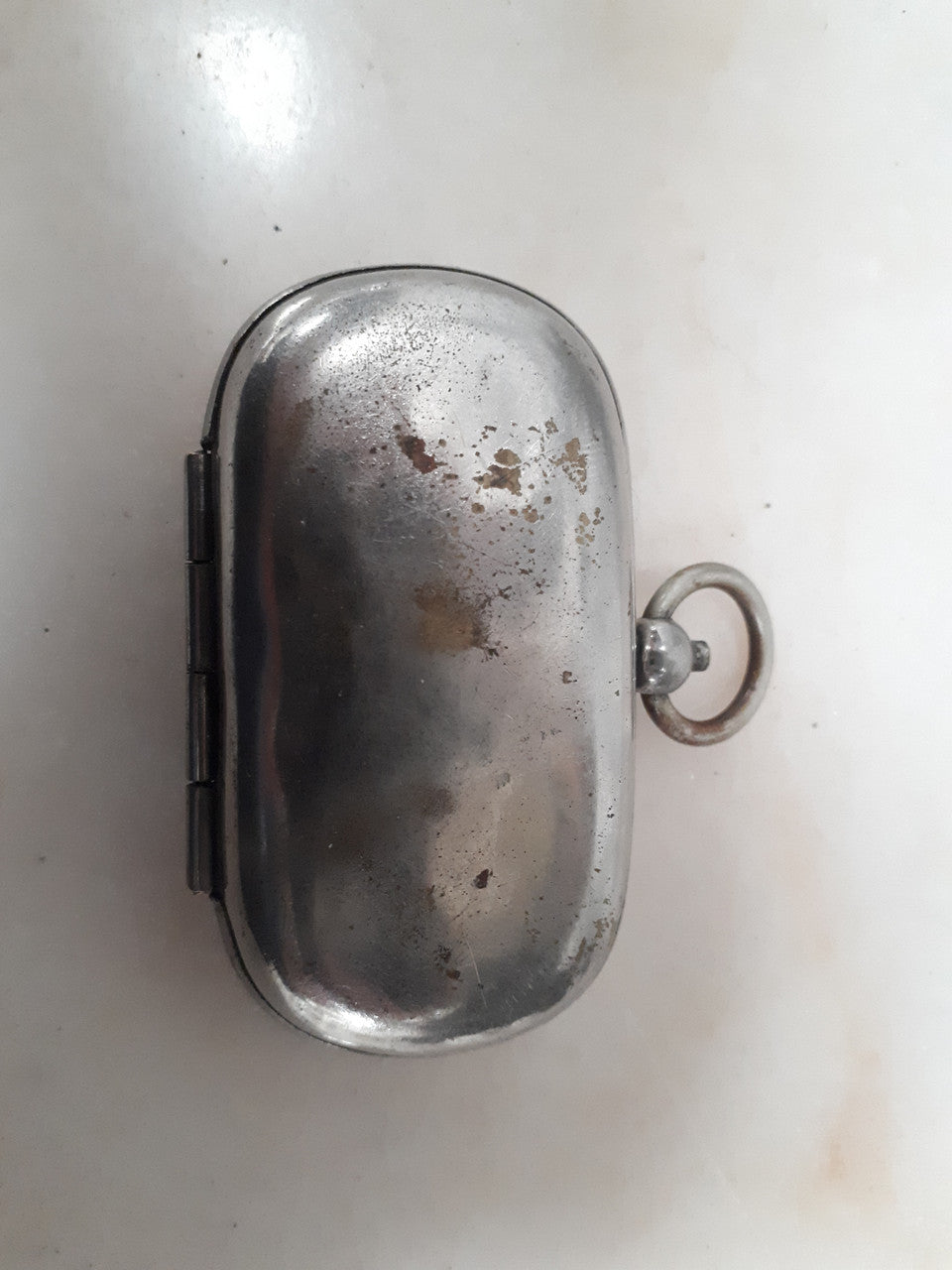 Antique nickle plated double sovereign case. In good original condition.