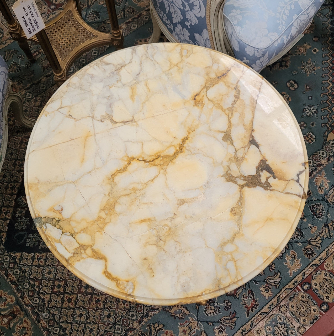 French Louis XV style gilt wood marble top coffee table or side table. It has been sourced from France and is in good original detailed condition.