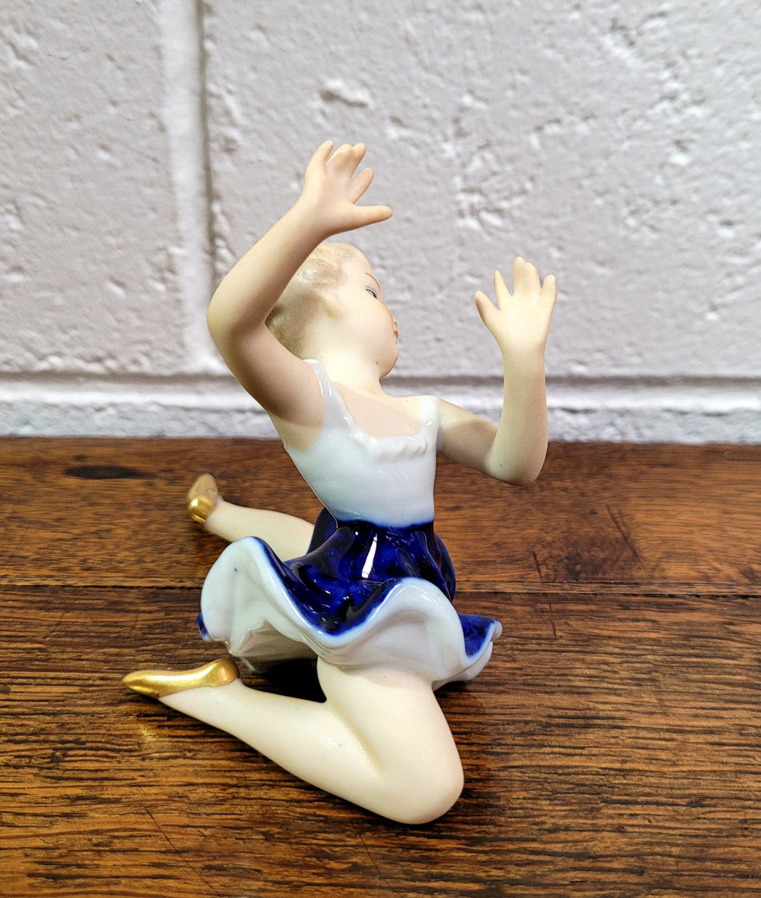 Vintage Wallendorf Cobalt blue dancing girl in good original condition, please view photos as they help form part of the description.