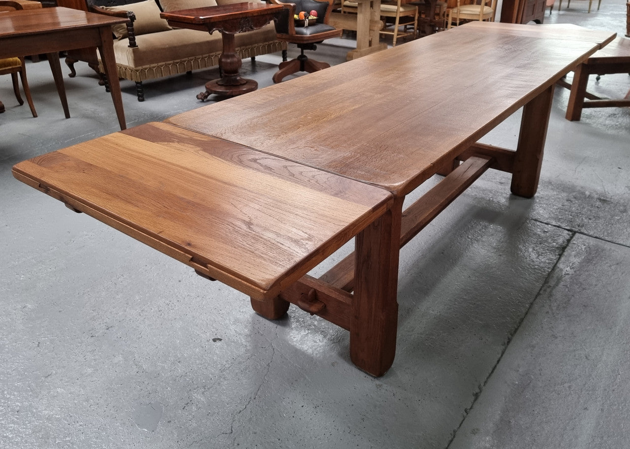 French Oak Farmhouse table with a beautiful pedestal base and can easily be extended by adding extension leaves at both ends. In good original restored condition.