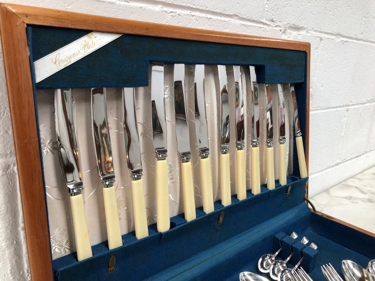 boxed Art deco Walnut grosvenor silver plate Cutlery set for 6 people