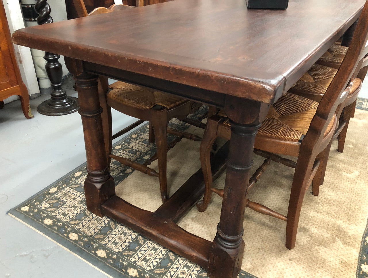 French dark Oak stretcher based farmhouse table. Can sit 6-8 people and is in very good original condition.