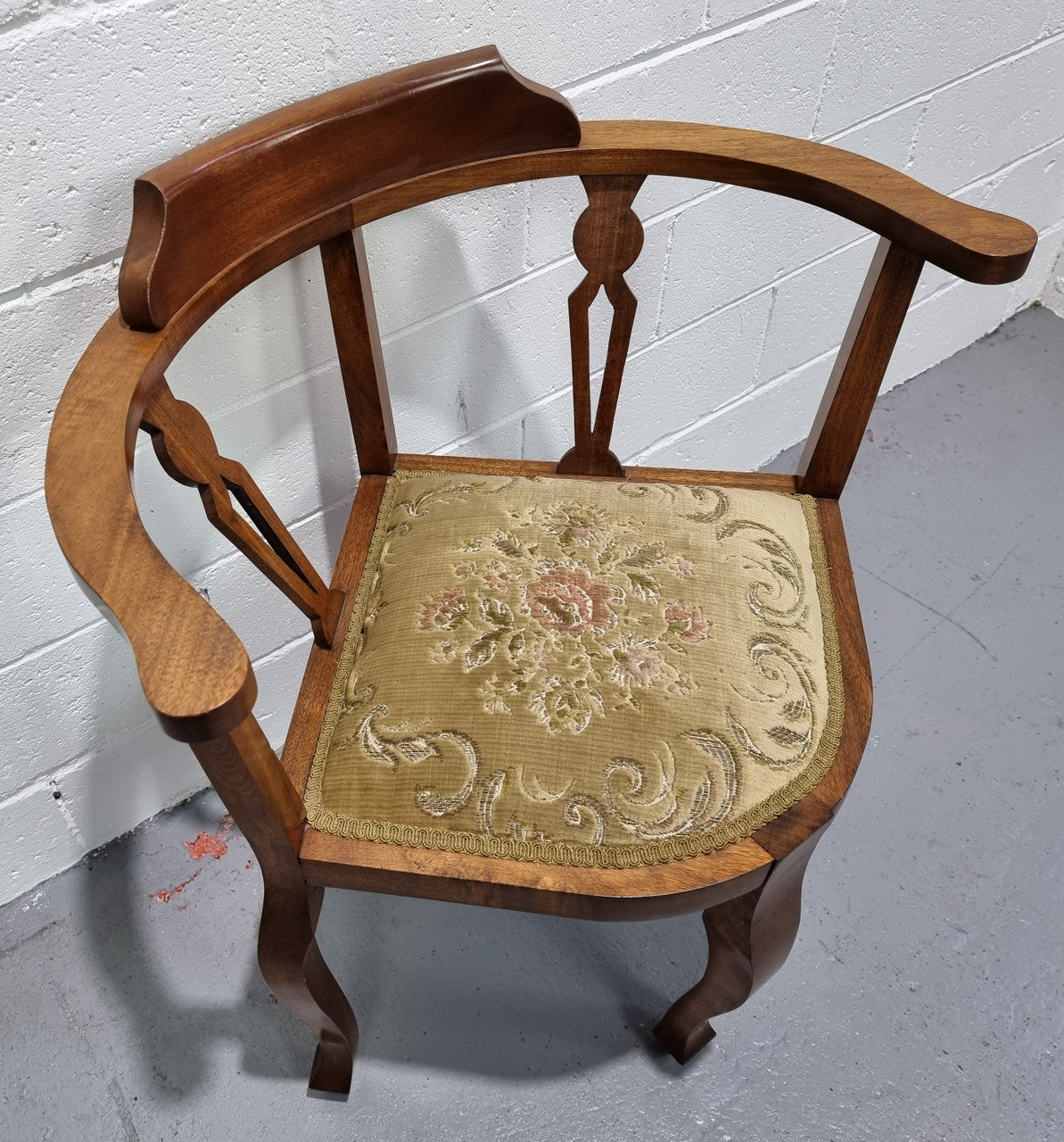 Mahogany upsholstered corner chair. It is in good original condition with clean upholstery.