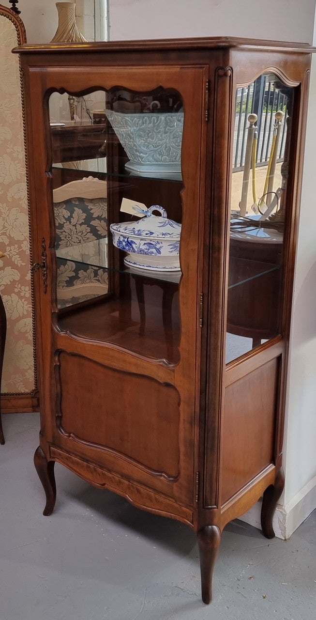 Petite French Louis XV style Walnut display cabinet with two glass shelves that can be adjusted and added storage at the bottom . In very good original detailed condition.