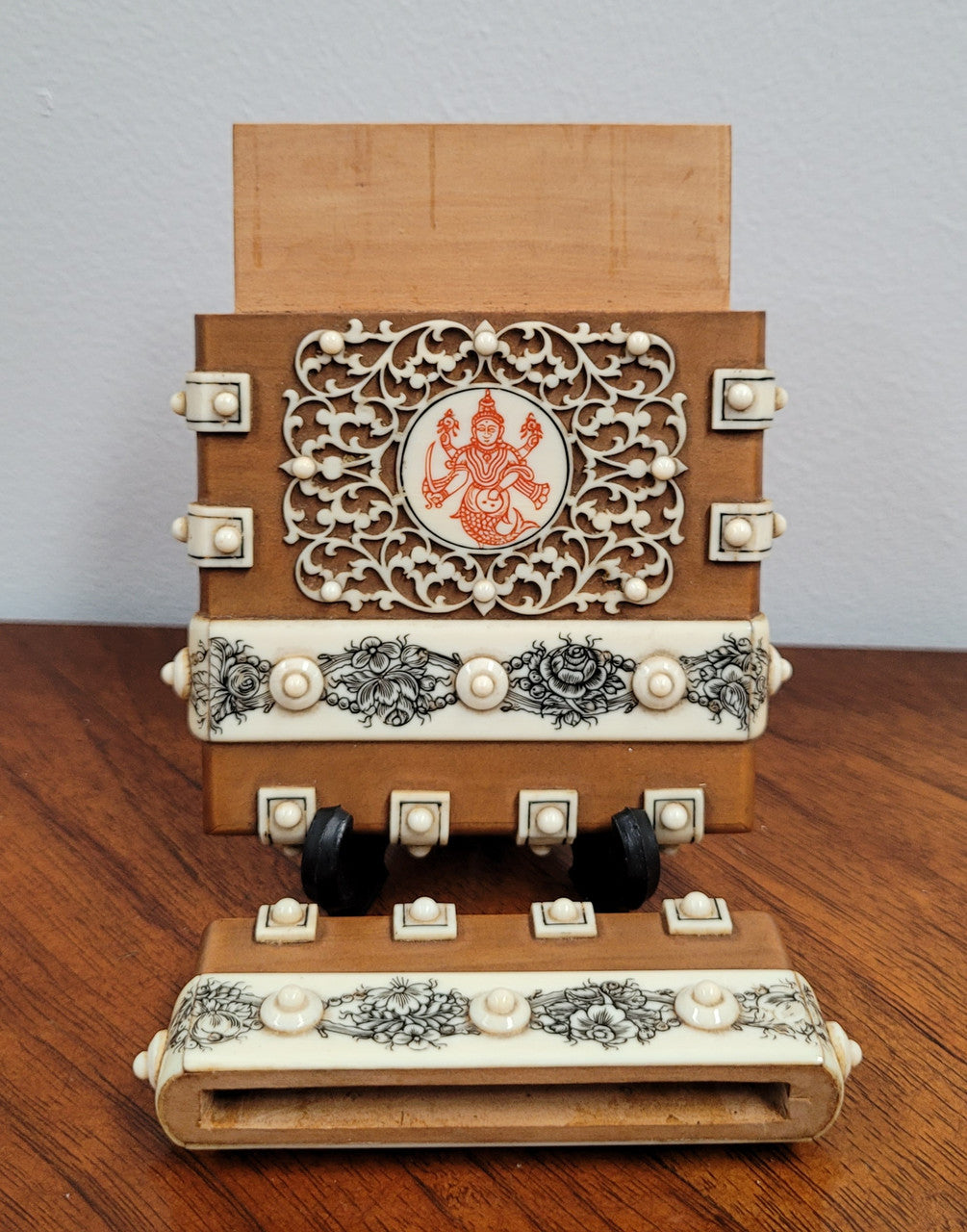 Stunning rare Anglo-Indian Sandalwood and Ivory Card Case. Matsya (Fish Avatar of Hindu God Vishno) Motif Medallion.