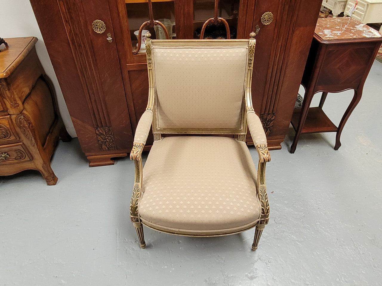 Louis XV style painted Fauteuil chair with attractive fabric upholstery. It has been sourced from France and is in good original detailed condition. The upholstery is in very good used condition, please view photos as they help for part of the description.