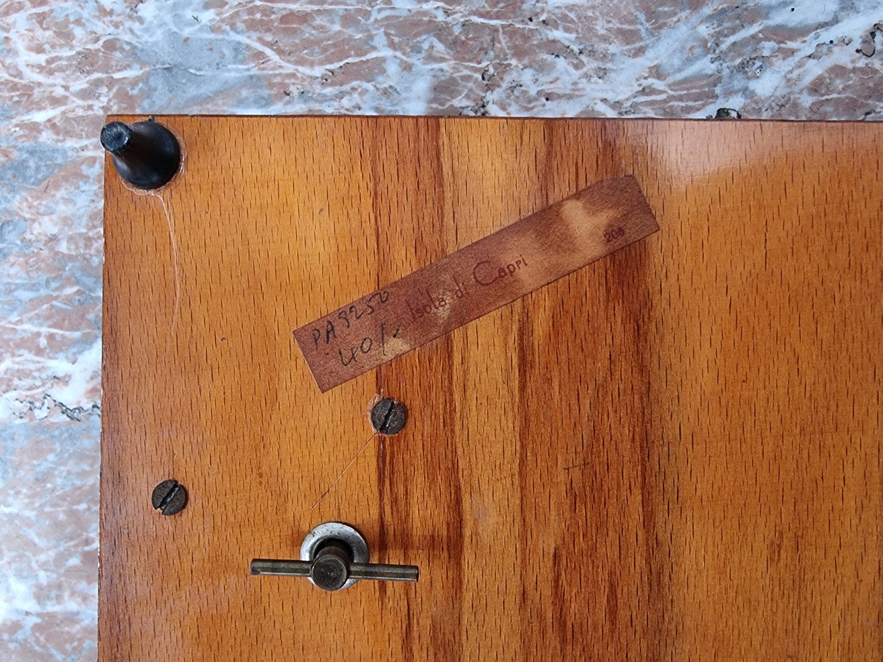 Vintage decorative inlaid mahogany Music Box. In good condition please view photos as they help form part of the description.