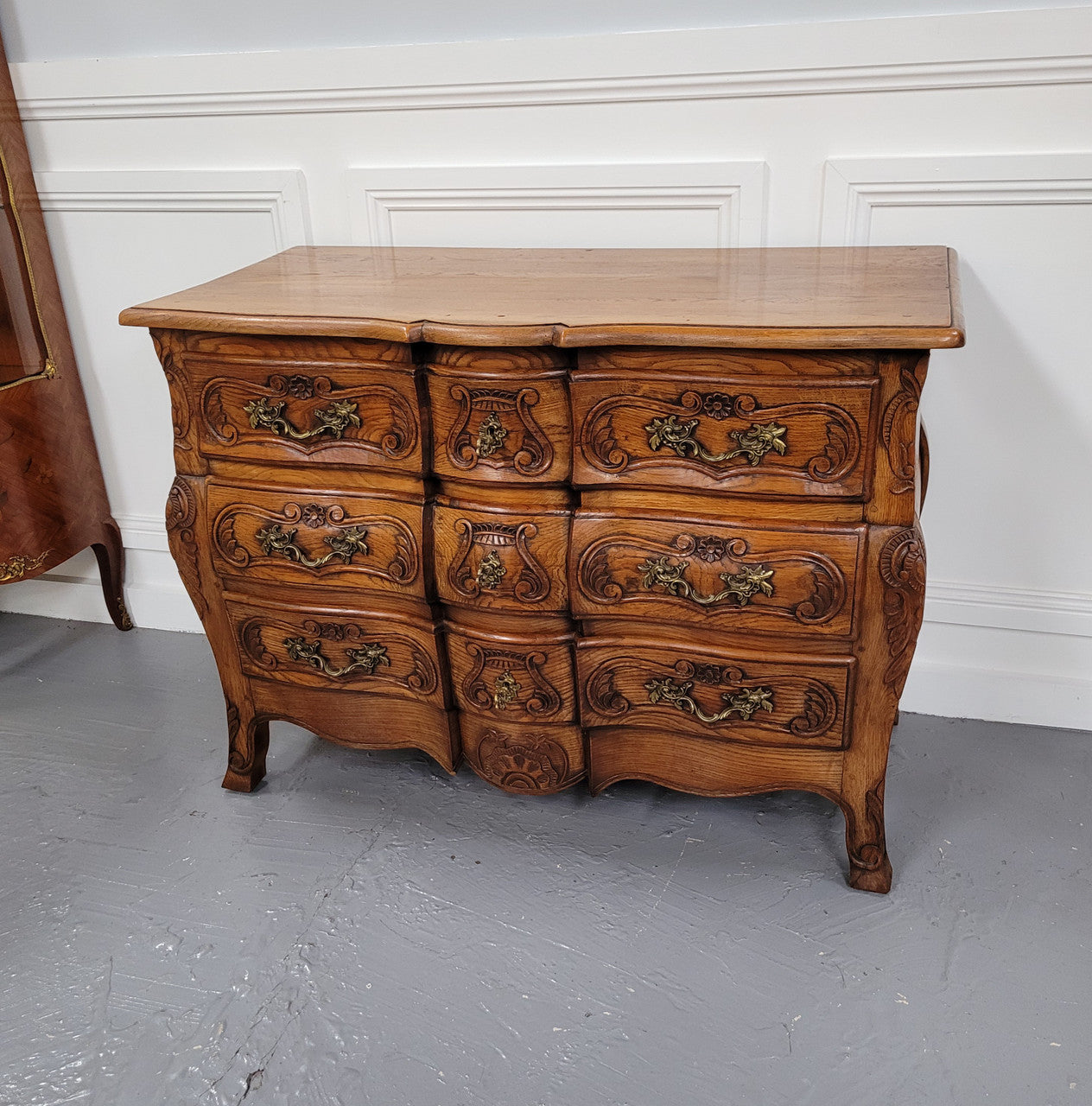 French Antique Louis XIV style Oak wooden top commode. It has a stunning serpentine bombe shape front along with amazing handles and carvings. It comes with three beautiful keys as pictured and comes with working locks. It has been sourced from France and in good original detailed condition.