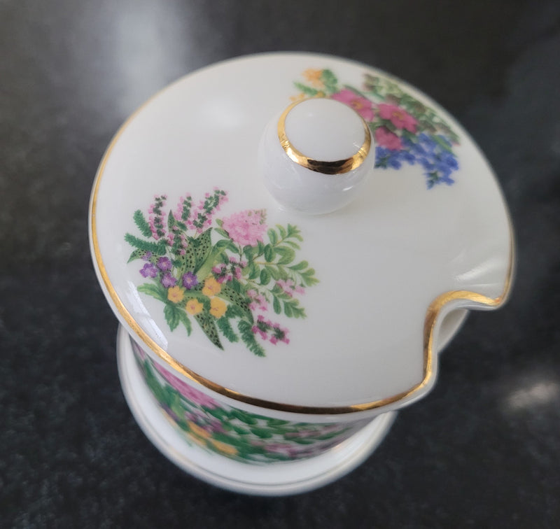 Fortnum & Mason Piccadilly London England floral decorated covered honey/jam pot. It is in good original condition with no chips or cracks, please view photos as they help form part of the description.