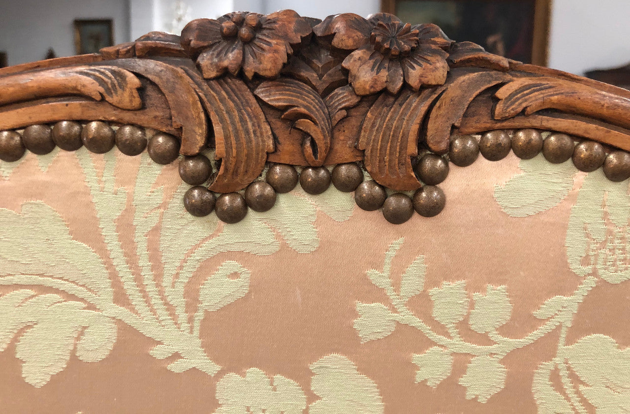 An antique French Walnut louis XVI style 3 fold screen/divider. Upholstered with beautiful pink silk brocade fabric. The fabric is in good overall condition with some minor wear and tear which is expected for its age. It has been sourced directly from France. Please view photos as they help to form part of the description and condition.