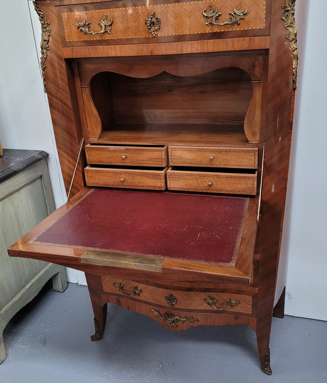 Walnut Louis XV style marble top abbattant with beautiful parquetry inlay and ormolu mounts. It has plenty of storage space with four large drawers and four smaller internal drawers. Beautiful drop down desk with a leather insert. In very good original detailed condition.