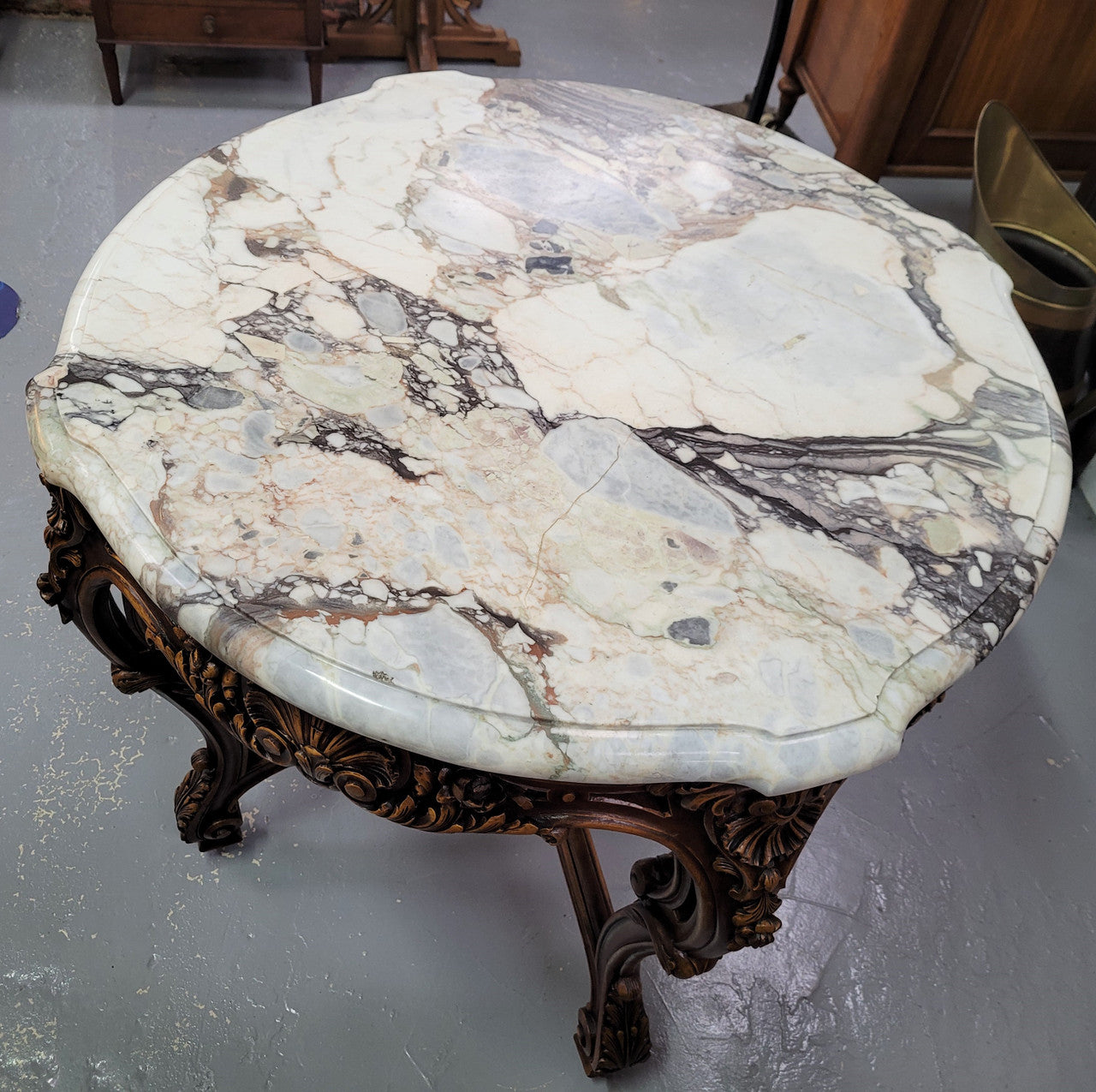 French Walnut Louis XV style round marble top centre table. It has amazing eye-catching marble, ornate detailed carvings and a beautifully carved undercarriage. In good original detailed condition.