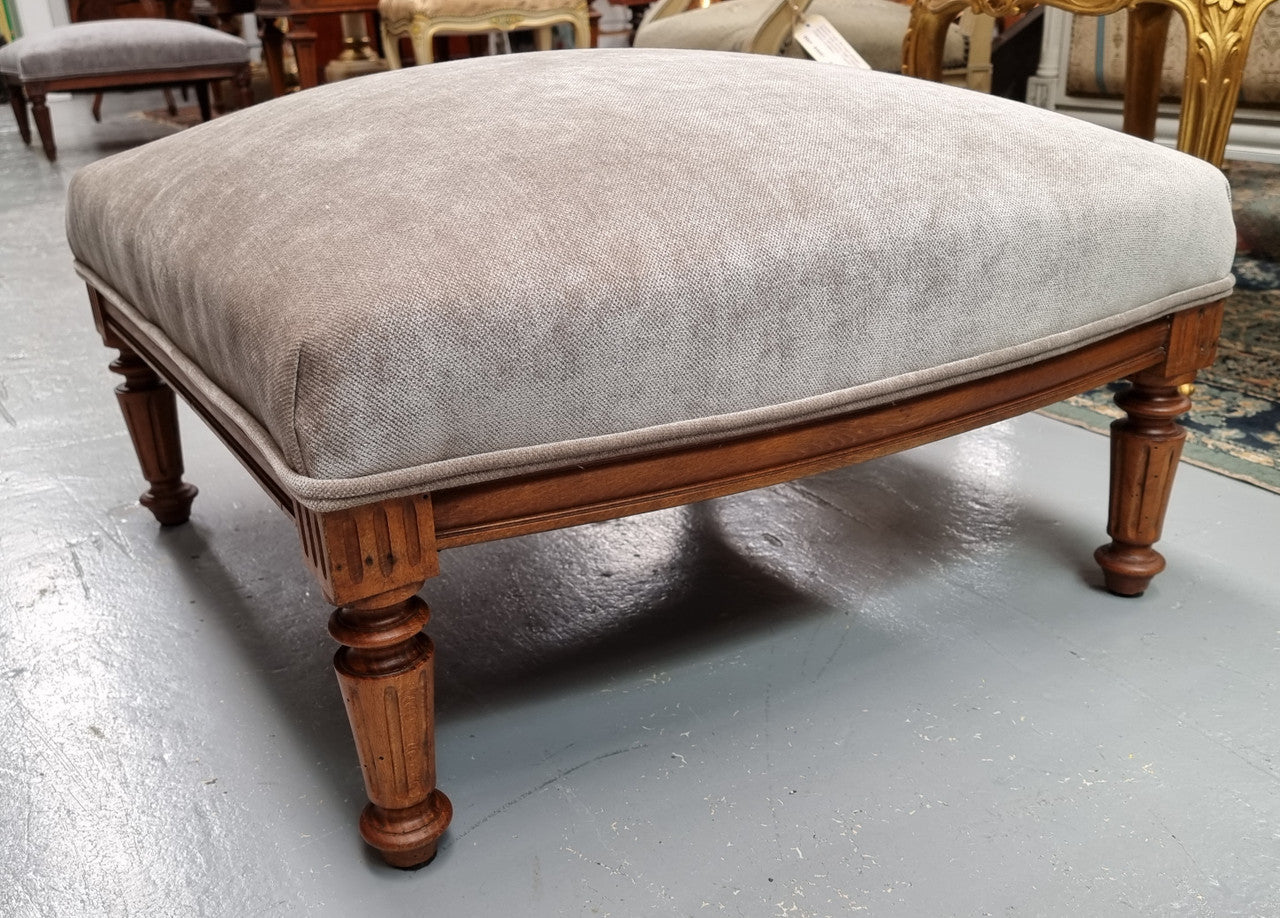 Lovely French Louis 16th style large walnut footstool with light grey upholstery. Circa:1900. In good detailed condition.