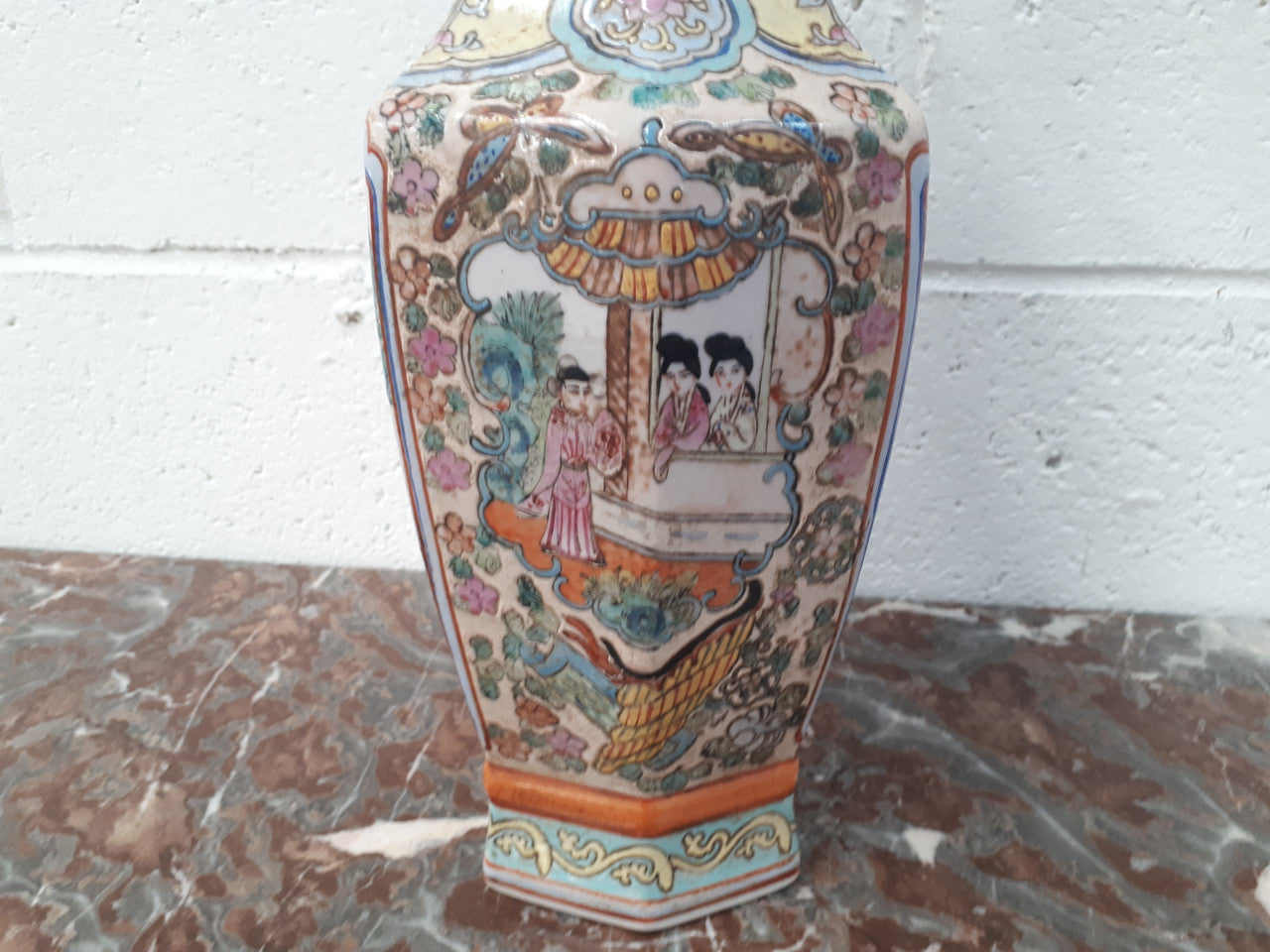 Antique Chinese export 19th Century hand-painted Famille Jaune vase. Chien-Lung seal mark to (1736-1795)