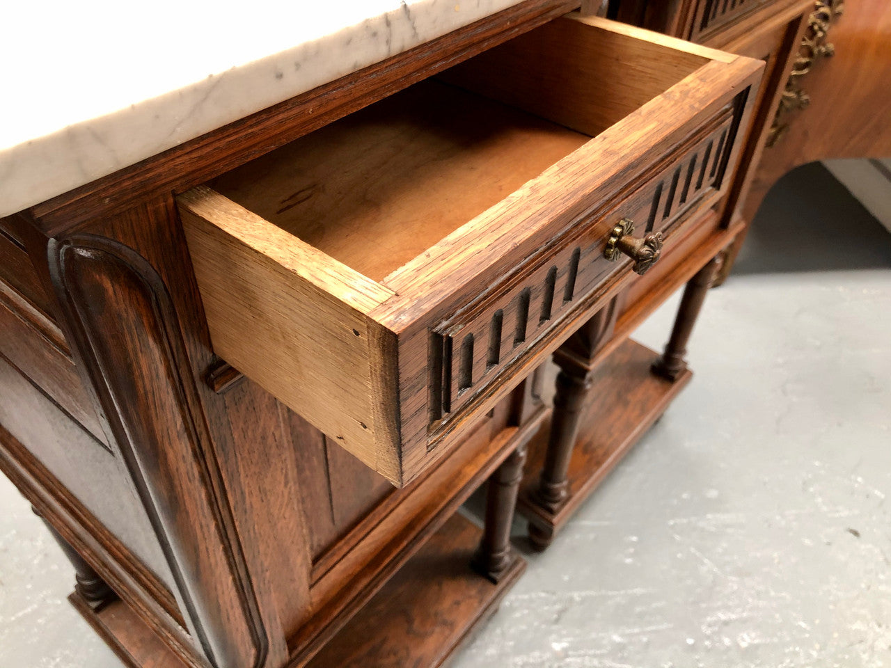 A french oak pair of carved bedside cabinets, with lovely detail and nice coloured marble tops and plenty of storage space. In good condition.