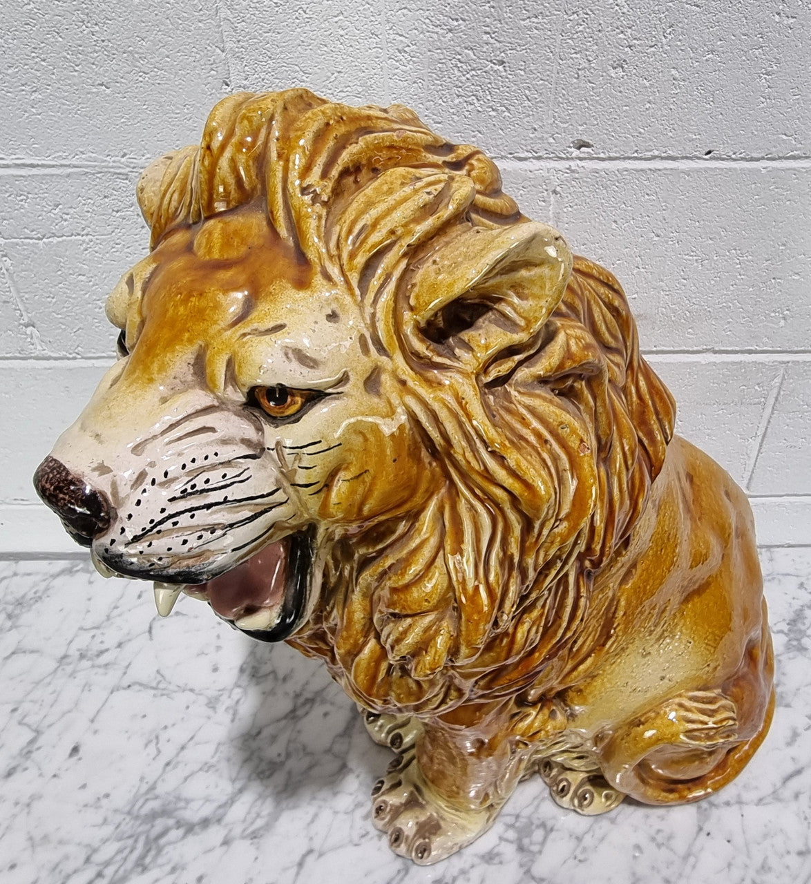 Stunning vintage Italian terra cotta glazed roaring lion. Beautifully made, great workmanship. Circa 1950's. In very good original condition.