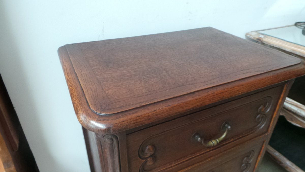 A beautiful French petite Oak carved chest of drawers. It comes with four drawers and plenty of room. It is in very good original condition. Ideal for smaller spaces or apartments.