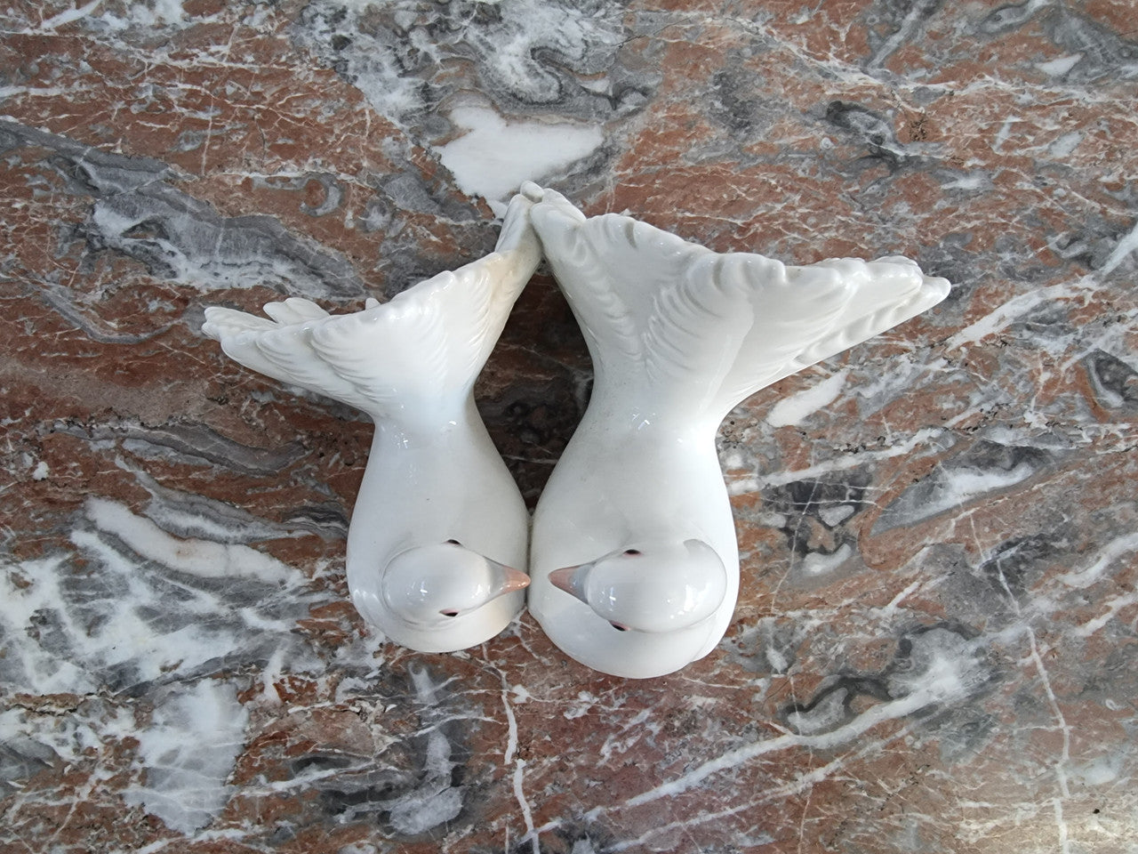 Delightful Vintage pair of “Lladro” porcelain figurine Doves. In good condition please view photos as they help form part of the description.