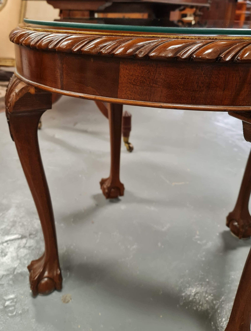 A beautiful round Mahogany Chippendale style coffee table with a glass top. In good original detailed condition.