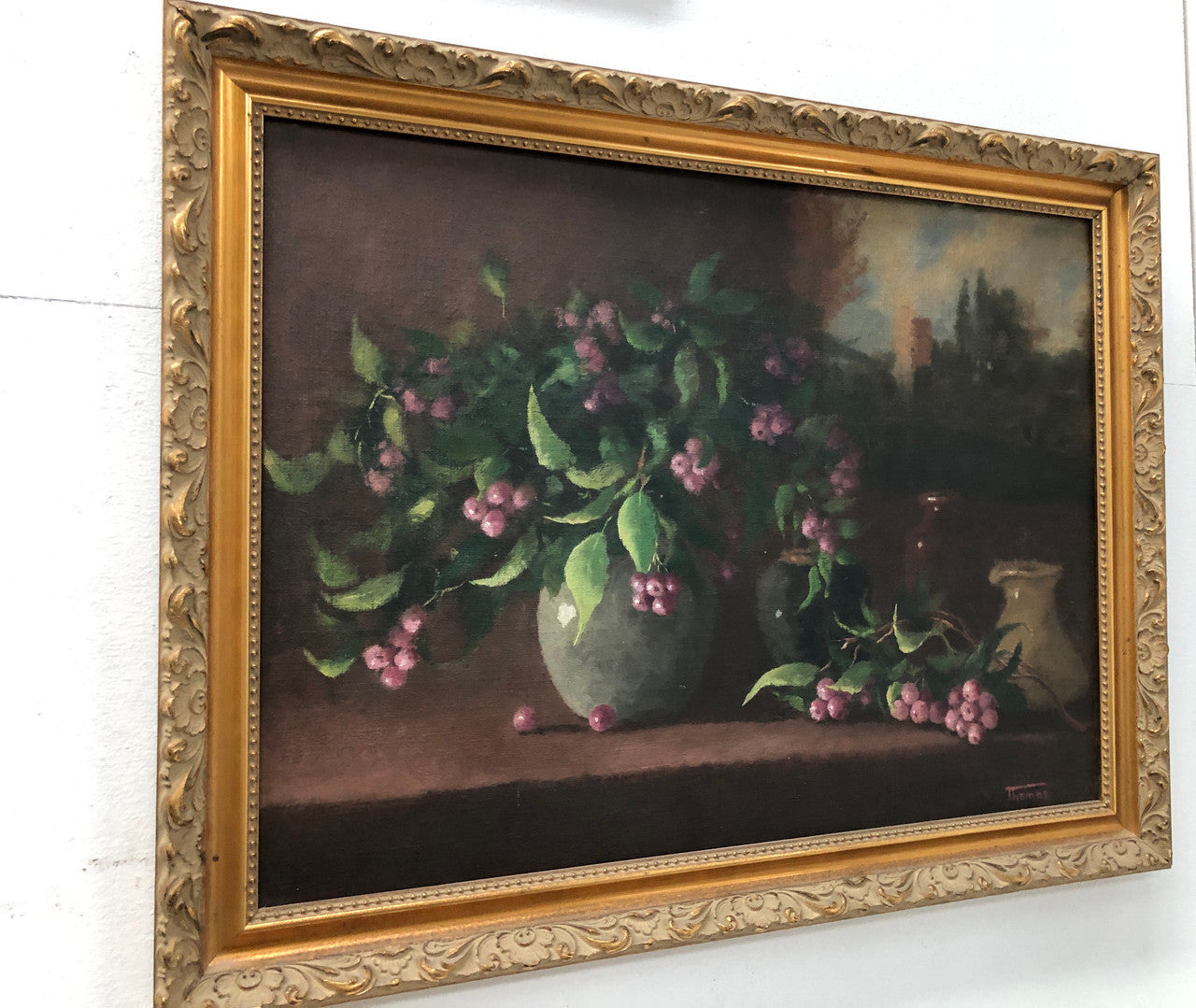 Beautiful signed framed oil on board in a gilt frame in good condition.