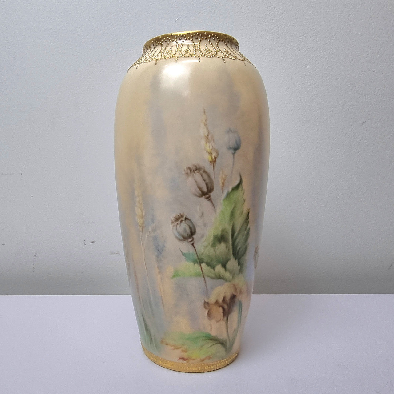 Lovely Antique Limoges hand painted "Blue Tit Bird", very good quality vase. In original condition. Please view photos as they help form part of the description.