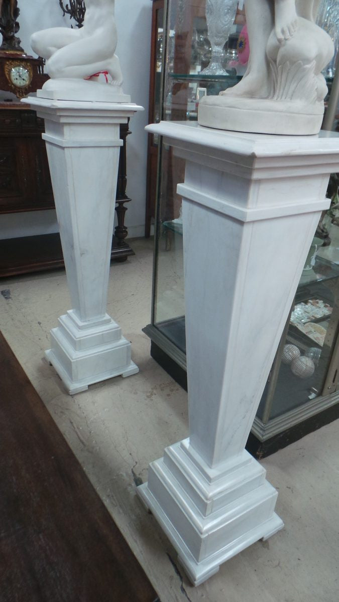 A beautiful and very hard to find pair of 19th-century classical white marble pedestals. In good condition.