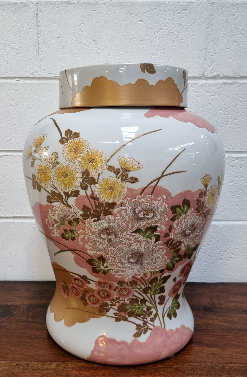 Beautiful modern large Chinese style floral lidded pot decorated with lovely Chrysanthemum flowers and in good condition. Maker on bottom please see photos.