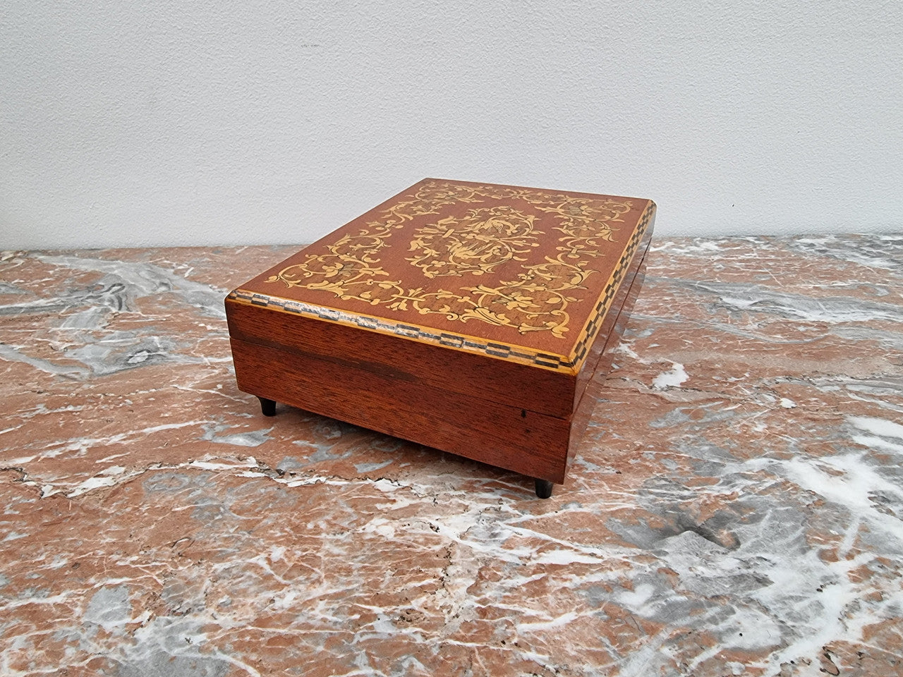 Vintage decorative inlaid mahogany Music Box. In good condition please view photos as they help form part of the description.