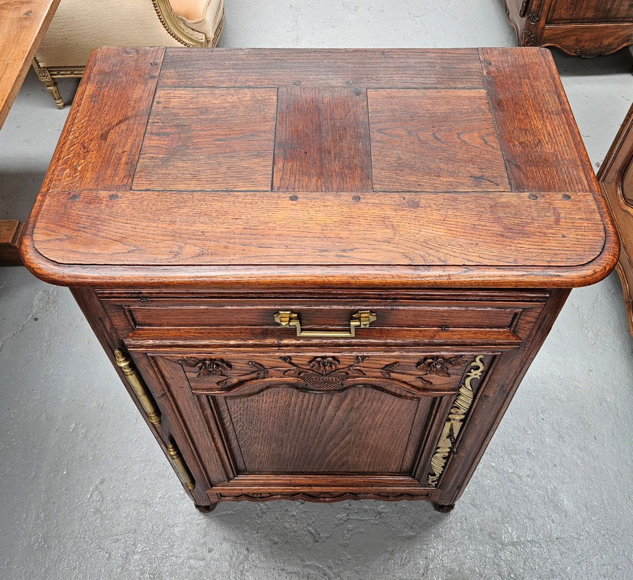 Louis 15th style oak 19th century cabinet with lovely brass hinges, handles & charming carving. Circ: 1860's. In good original condition.