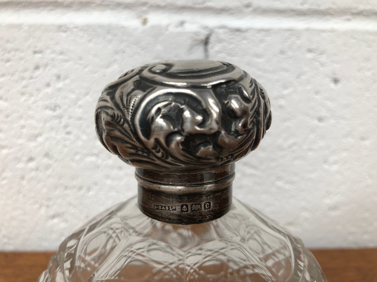 Edwardian crystal and silver top scent bottle. Good condition, Birmingham 1902.