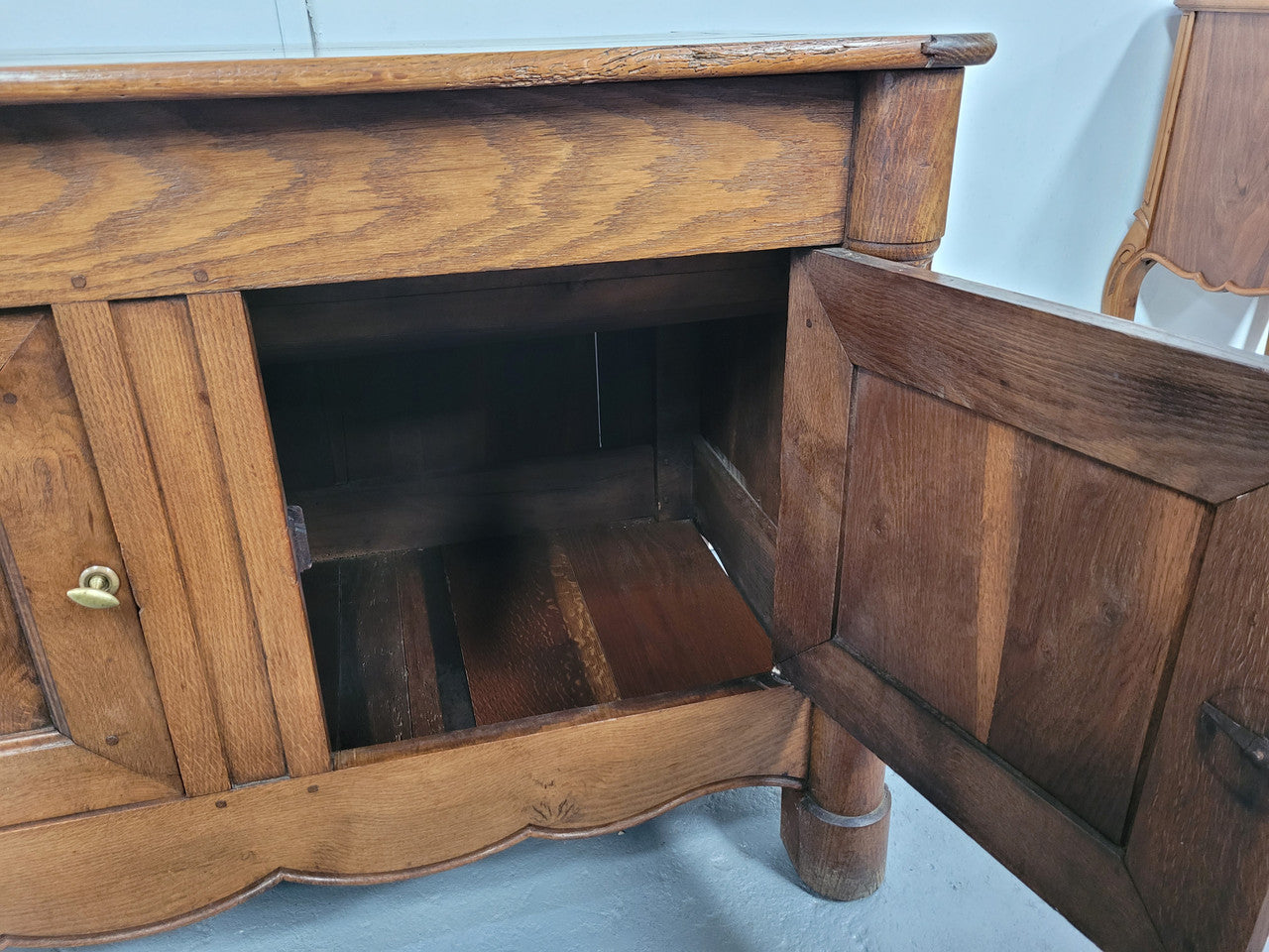 French 19th Century Oak dough bin buffet. The heavy solid top lifts upto reveal a half barrel compartment where traditionally flour and yeast were poured, mixed and proofed to grow into a nice dough.
Although originally intended for dough this would make an ideally TV cabinet with the two doors opening with plenty of storage.