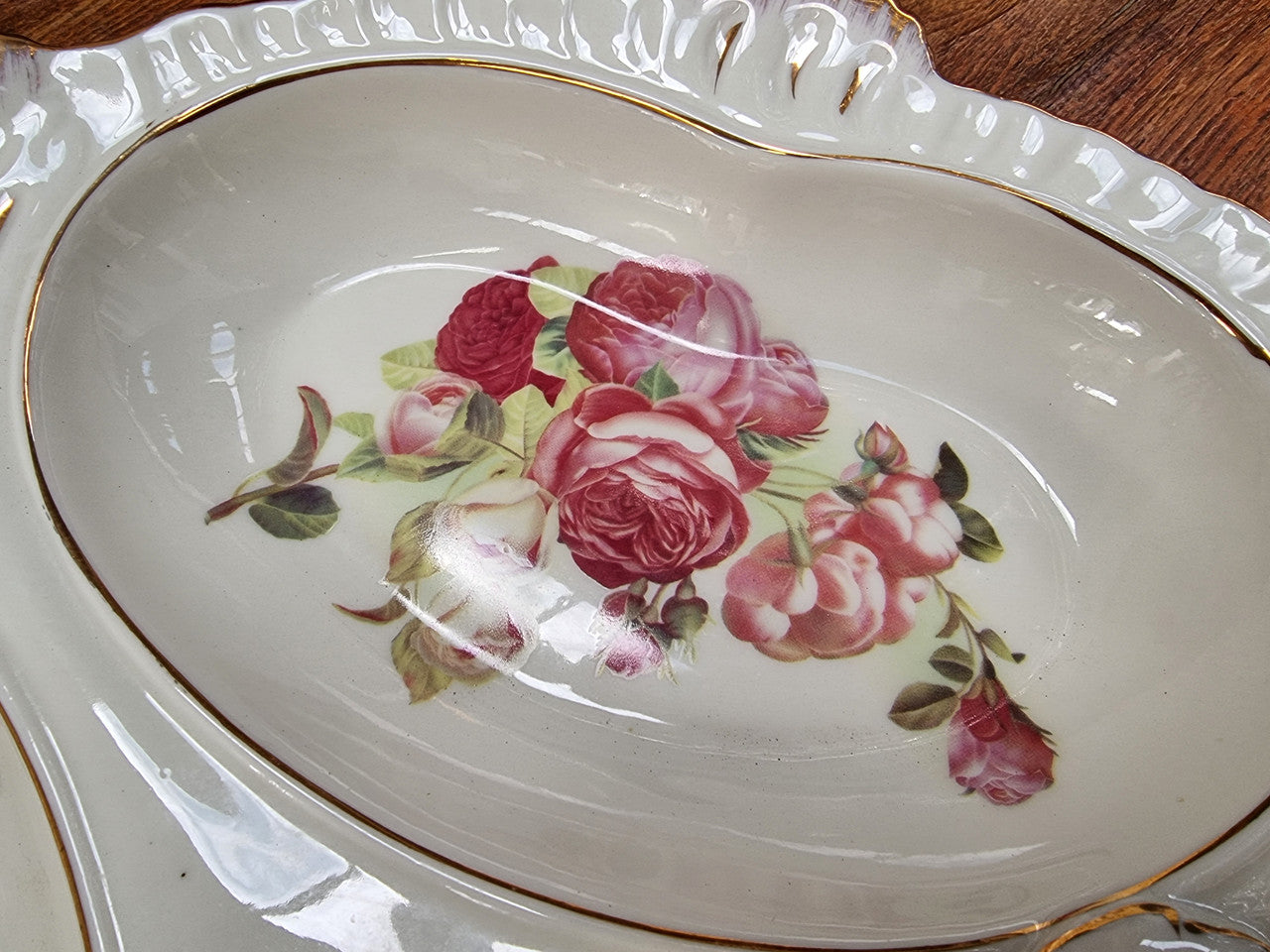 Vintage ceramic three sectional floral bowl with handle and gilt rim. Stamped underneath and in good original condition with no chips or cracks. Please view photos as they help form part of the description.