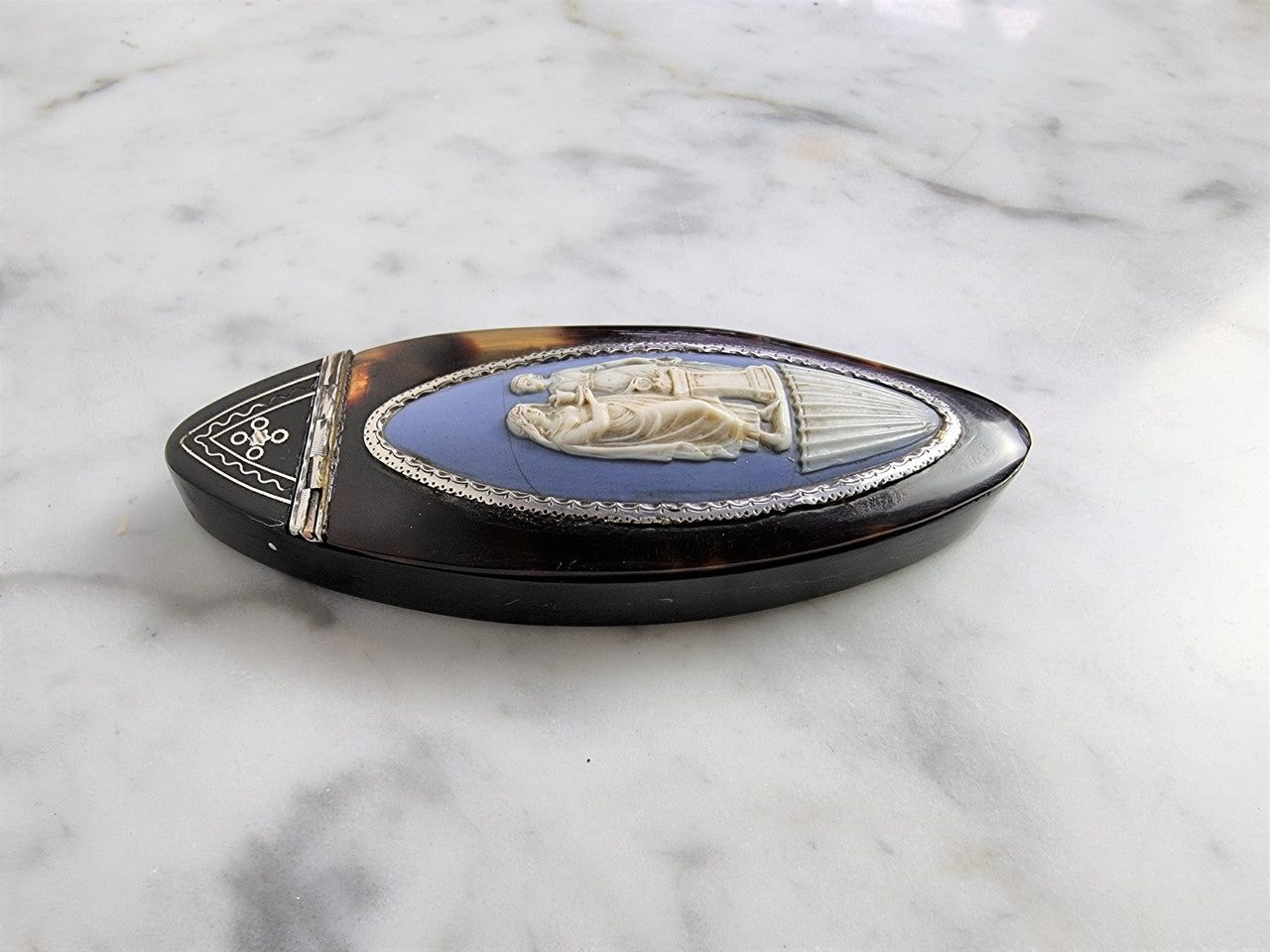Rare Georgian Tortoiseshell and Jasper Ware and Silver snuff box. Oval shape and is in good original condition, please view photos as they help form part of the description.