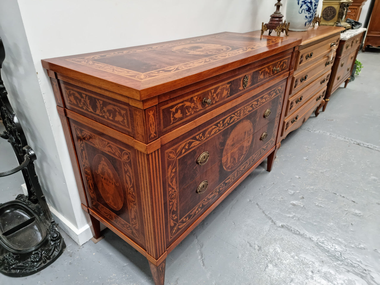 Neo Classical Style Italian superbly inlaid chest of drawers / Commode. In very good original detailed condition. Circa 1950's.