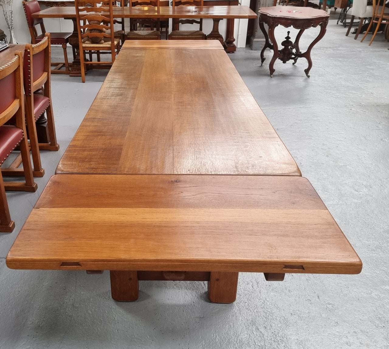 French Oak Farmhouse table with a beautiful pedestal base and can easily be extended by adding extension leaves at both ends. In good original restored condition.
