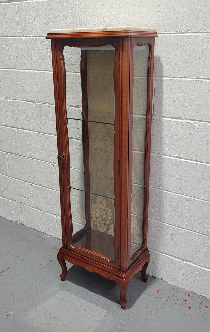 French Louis XV style small scaled display cabinet with marble top. It is of pleasing proportions with a lovely olive french damask fabric back and two glass shelves. In good original detailed condition.