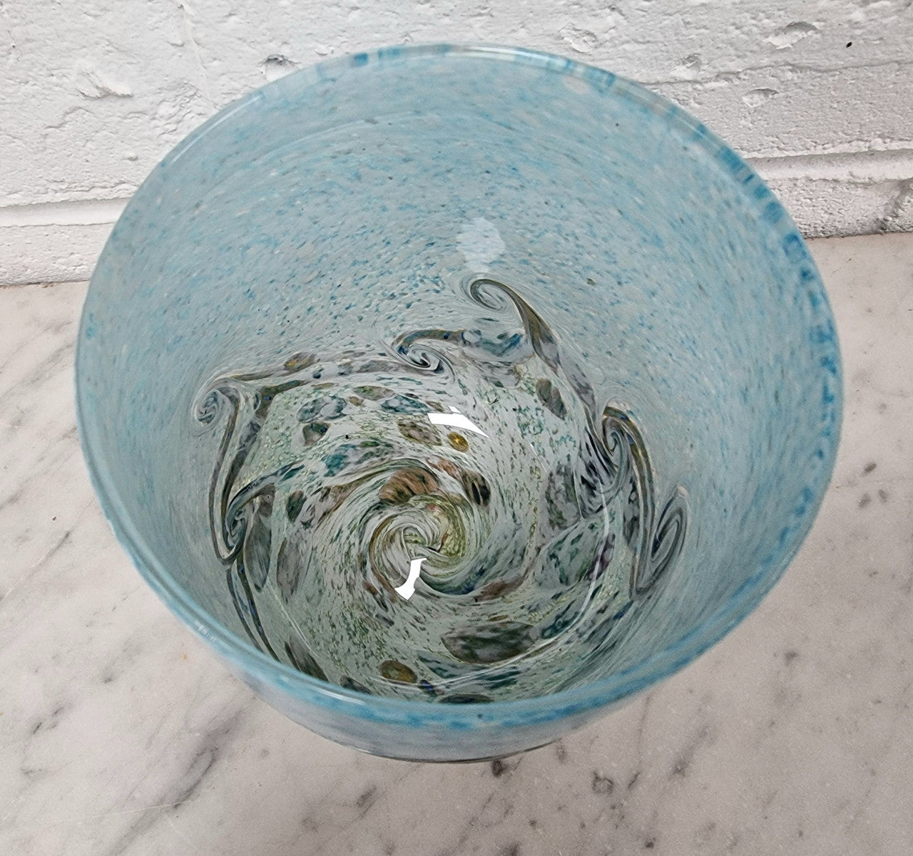 Colorful art glass vase signed by Peter Reynolds. In good original condition with no chips or cracks.